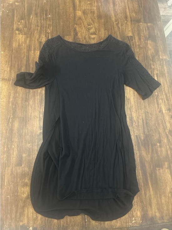 Old Navy Dresses & Skirts - Old Navy Black High-Low Dress with Lace Shoulders
